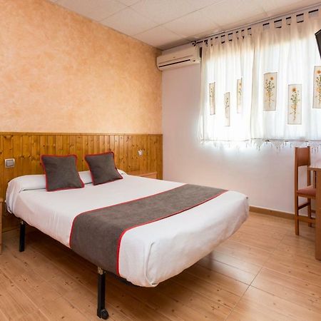 Oyo Hotel Los Alamos Plasencia Exterior photo